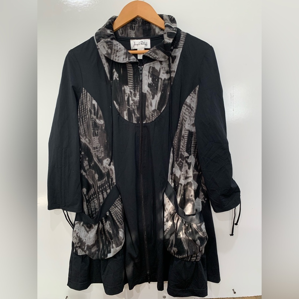 Joseph Ribkoff Black and Gray Patterned zip up light jacket size 12